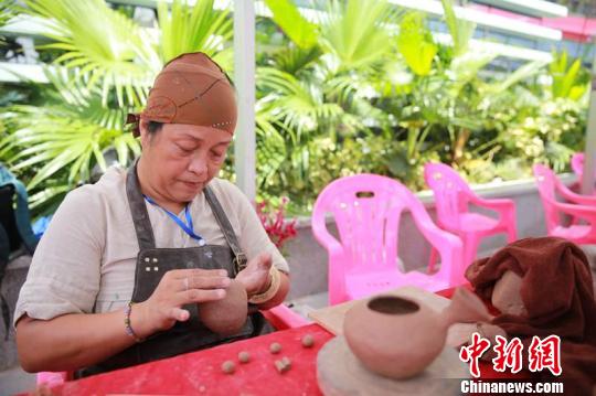两岸陶艺专家广西钦州玩“坭”创制“莲钦陶”