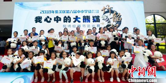 获奖全家照。 林来生 摄 获奖全家照。 林来生 摄