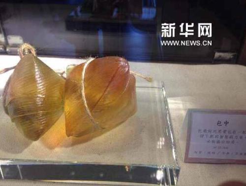 《包中》系列作品——琉璃粽 新华社记者 何自力 摄
《包中》系列作品——琉璃粽 新华社记者 何自力 摄