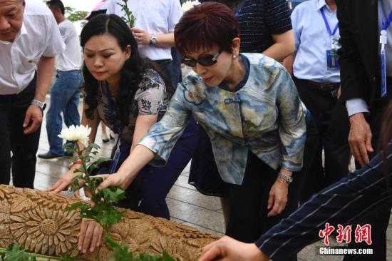 资料图片:中国国民党前主席、中华青雁和平教育基金会董事长洪秀柱。中新社记者 刘冉阳 摄 资料图片:中国国民党前主席、中华青雁和平教育基金会董事长洪秀柱。中新社记者 刘冉阳 摄