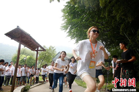 7��12�գ��μӵڶ��조������â����̨�����Ŵ���רҵѧ��ʵϰ�������50��̨��ѧ������������ʡʯ�����̬���η羰���μ���չѵ����ͨ����ͬŬ�����ѵ����Ŀ����ʽ�������ŶӺ������������緢 ������ ��