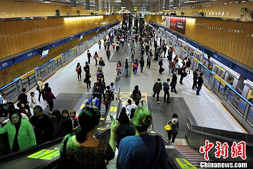 1��21�գ�ũ����ͳ�����ڽ���̨��������Ľ���վ��æ�����������緢 ������ ��