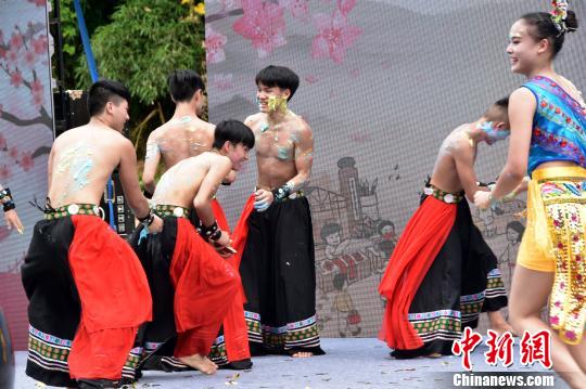 台湾文创集市亮相长沙助推第五届湖南土家摸泥节