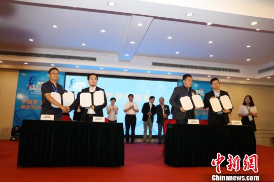 各方签约相关影视剧合作项目。 吉朋晓 摄 各方签约相关影视剧合作项目。 吉朋晓 摄