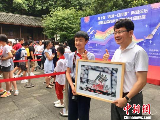 ͼΪ�����������Ĵ���Ʒ��չ�ֳ� Ǯ���� ��