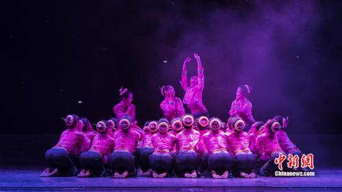 福建师范大学音乐学院演出《挽•面》。 福建师范大学音乐学院演出《挽•面》。