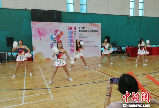 2018年“天河杯”两岸青年篮球邀请赛在华南农业大学田家炳综合训练馆开赛。 郭军 摄 2018年“天河杯”两岸青年篮球邀请赛在华南农业大学田家炳综合训练馆开赛。 郭军 摄