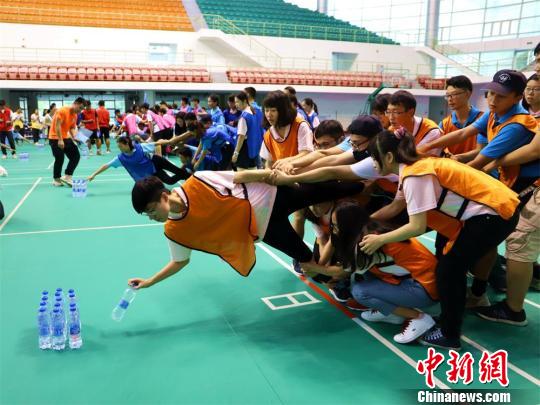湛台大学生体育交流活动 关天冲 摄 湛台大学生体育交流活动 关天冲 摄
