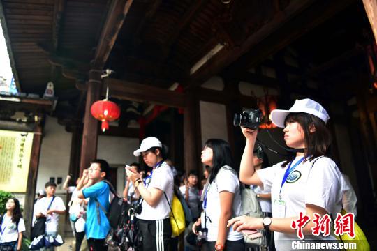 7��14�գ�30��̨����Ӱ�Һ�74��̨���רԺУ��Ӱ������(ѧ��)�ڸ������������������ ��