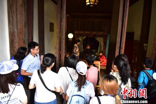 7��14�գ�����̨������ι۹���ӡ��������� ��