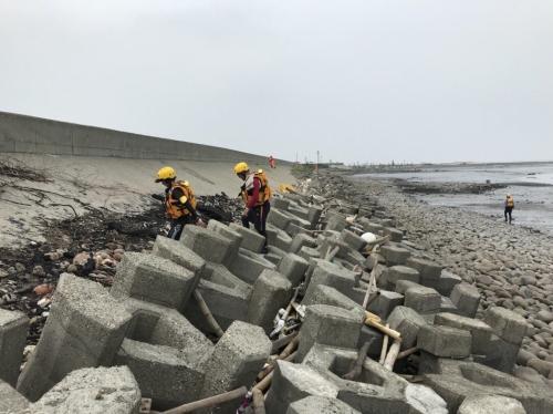 ̨��һ����Ϊ�˼ҼƳ���ץ��Ϻʧ�٣���Ѱ��Ա��Ѱ�������塣(ͼ��̨�塶���ϱ������û������� �ṩ)