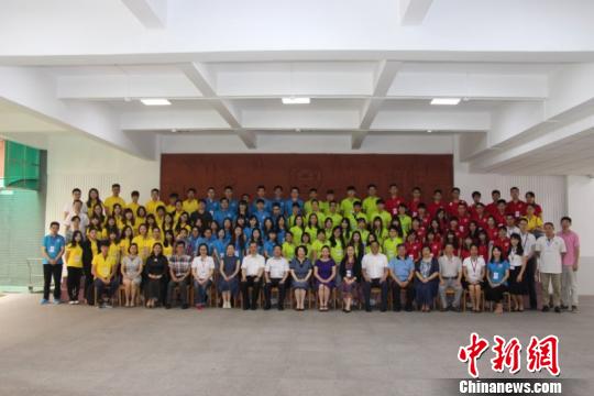 开营大合影 林文静 摄 开营大合影 林文静 摄