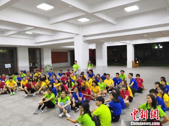 破冰活动 林文静 摄 破冰活动 林文静 摄