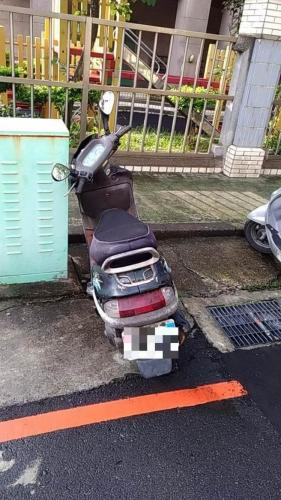 �ӷ�ʹ�á����Ƴ�����ʽȥ���ͺ󣬽�͵����Ħ�г�������̨�塶��ʱ���ӱ���¬���㷭��