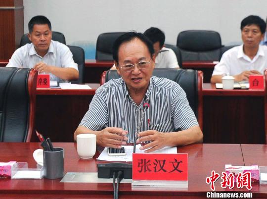 张汉文在座谈会上发言。 蒋雪林 摄 张汉文在座谈会上发言。 蒋雪林 摄