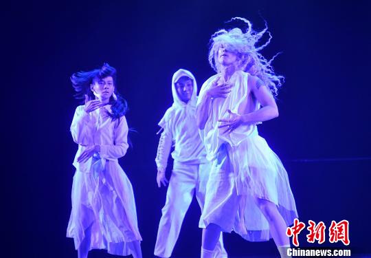 ̨�������˼���ɺ��һ�����裬һ�ߴ�