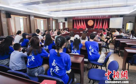 2018海峡两岸舞蹈名家大讲坛(第12讲)18日上午在福州举行。 陈菟 摄 2018海峡两岸舞蹈名家大讲坛(第12讲)18日上午在福州举行。 陈菟 摄