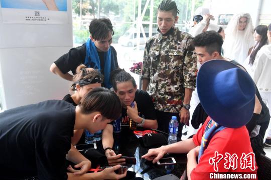 ̨��HiZam���ų�Ա�������о����������ʹ�½���еĶ���Ƶƽ̨�������� ��