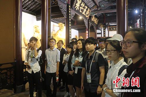 7��22�գ�̨�������ѧ���ι۰��������л����ñ����� ��ǿ ��