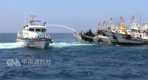 ̨��������������������洬�������մ���(ͼ��̨�塰�����硱/�����Ѳ� �ṩ)