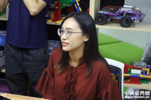 台湾高雄科技大学企业管理系研究所研二实习生吴妮蓁接受记者采访。(中国台湾网 尹赛楠 摄) 台湾高雄科技大学企业管理系研究所研二实习生吴妮蓁接受记者采访。(中国台湾网 尹赛楠 摄)