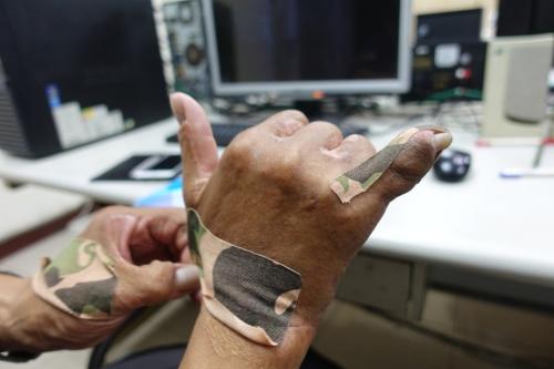 ��̩�˵�����СĴָ�׵���ͬ��Ĵָ��֣�ȥ��5�¿�����������СĴָ�����򣬿������ٽ�ָ��̨�塶���ϱ����������Ǿ���Ӱ