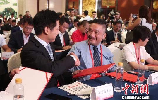 第16届赣台经贸文化合作交流大会签约77个台资入赣项目,投资总额41.2亿美元,创历届赣台会新高。 刘占昆 摄 第16届赣台经贸文化合作交流大会签约77个台资入赣项目,投资总额41.2亿美元,创历届赣台会新高。 刘占昆 摄