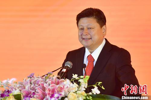 6月19日,台湾花莲县县长傅崐萁出席“共同家园论坛”并致辞。当日,第六届共同家园论坛在福建平潭综合实验区举行,两岸各界人士300余人相聚平潭,以“遇见平潭,携手未来”为主题,围绕青年创业就业等议题交流互动、共商合作。中华经济报记者 吕明 摄 6月19日,台湾花莲县县长傅崐萁出席“共同家园论坛”并致辞。当日,第六届共同家园论坛在福建平潭综合实验区举行,两岸各界人士300余人相聚平潭,以“遇见平潭,携手未来”为主题,围绕青年创业就业等议题交流互动、共商合作。中华经济报记者 吕明 摄