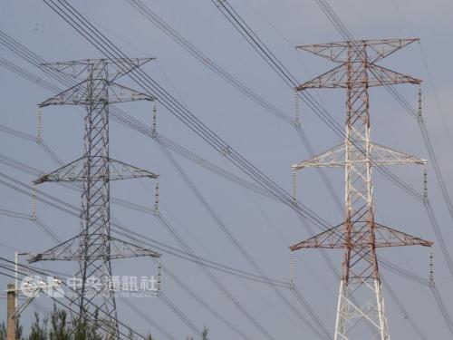 特高压电线。台湾“中央社”资料图 特高压电线。台湾“中央社”资料图