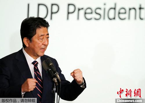 9月20日，日本自民党总裁选举开票，日本首相安倍晋三在总计807票有效票中获得553票，击败石破茂成功连任自民党总裁。